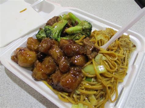 Wilt u liever niet de deur uit maar toch genieten van een heerlijke maaltijd? NINA'S RECIPES.....: AT THE MALL EATING CHINESE FOOD
