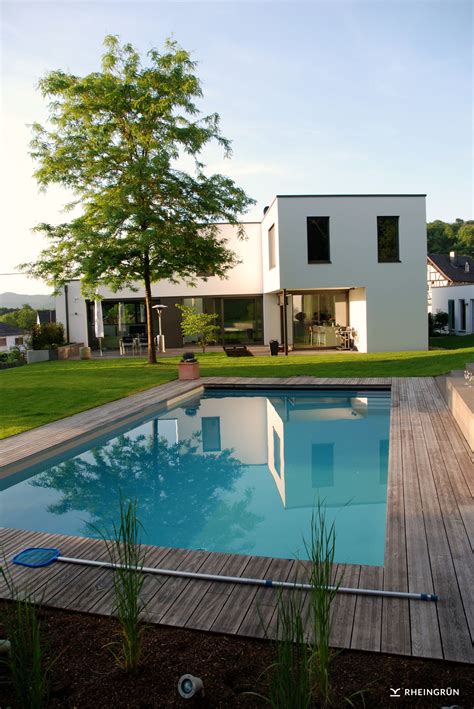 Moderne Gartengestaltung Mit Großem Pool Und Extra Poolhaus