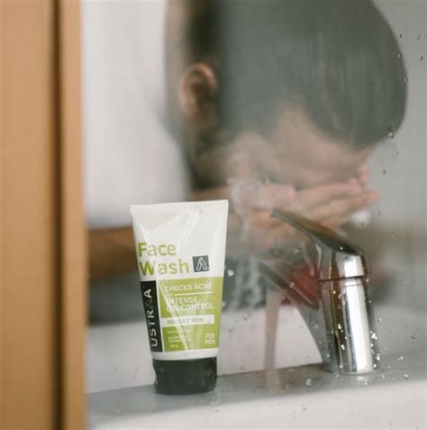 Cowok Gak Pakai Skincare? Mending Intip Merek Ini Dulu Yuk!
