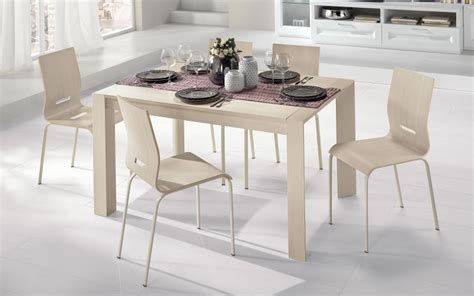 Dettaglio tavolo e sedia maxi wood mondo convenienza. Tavolo effetto Pino Chiaro: Wood | Mondo Convenienza