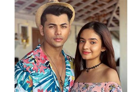 Omg Siddarth Nigam Reveals His First Love Goes Down On His Knees And