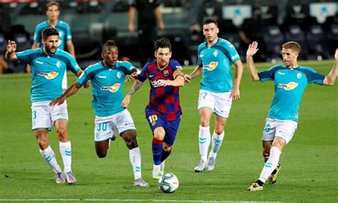 He digs out a cross towards the penalty spot and campana rises between the centre backs but can't get a good purchase on the header and it rolls. Pervis Estupiñán, de la "pequeña Brasil" ecuatoriana al ...