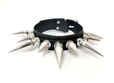 Sacred Sins Choker mit chunky Nieten - Nyctophilia Gothic Shop Hamburg