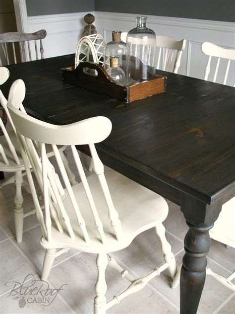 This charming dining table is the perfect addition to your dining room or kitchen. blue roof cabin: Custom Dark Stained Farm Table