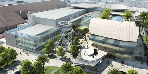 Two groups of shoppers started. The modernization of the Aventura Mall in Aventura ...