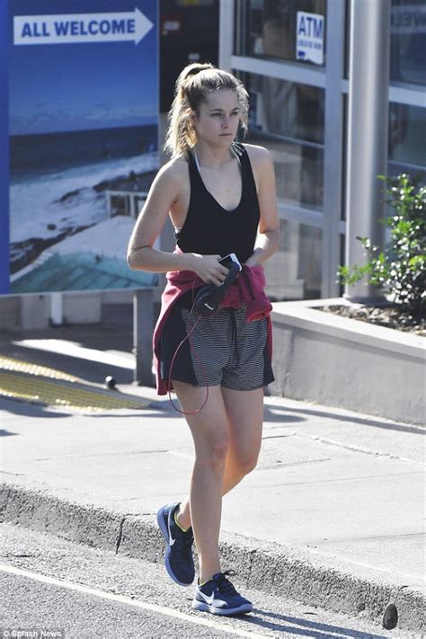 Bridget Malcolm Goes Makeup Free To Enjoy A Stroll From Bondi To Bronte Daily Mail Online