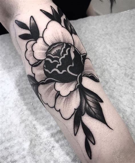 Blackwork Inspiration In 2020 Black Flowers Tattoo Tattoos Floral