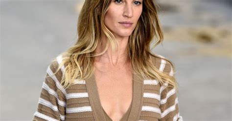 Ivete sangalo was born on may 27, 1972 in juazeiro, bahia, brazil as ivete maria dias de sangalo. Gisele Bündchen estrela desfile da Chanel na Semana de ...
