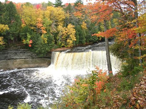 See The Beautiful Fall Colors Of Michigans Upper Peninsula On This Day