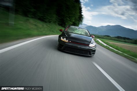 This dynamic relationship between dj and the crowd is just incredible for him to describe. 碳纤维的精美工艺品 全碳高尔夫R改装