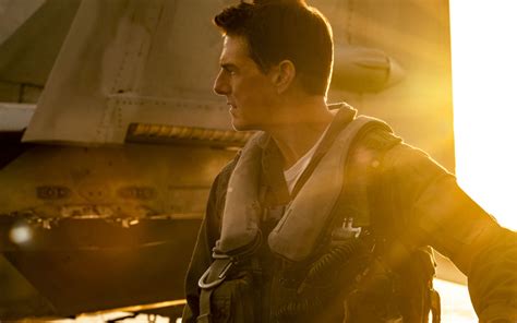 Tom Cruise Unveils ‘top Gun Sequel With Mid Air Stunt Fmt