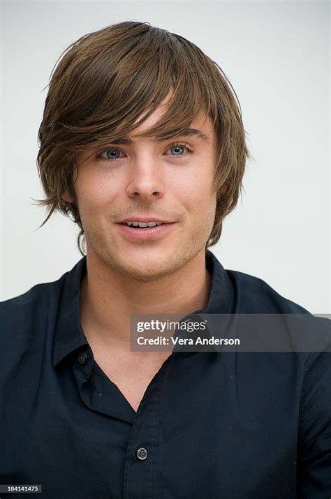 zac efron at the 17 again press conference at the four seasons photo d actualité getty images