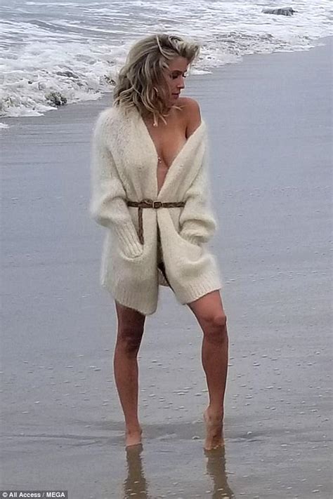 Kristin Cavallari On Beach As She Mimics Marilyn Monroe Daily Mail Online