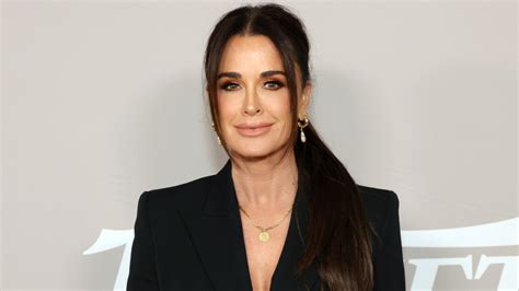 Kyle Richards Seemingly Responds To Mauricios Hangout With Young