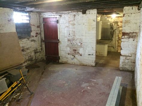 Turning a basement into a bedroom: Basement Conversion In Roundhay For Work Space & Shower