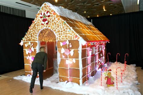 Giant Gingerbread House Becomes One Of Texas Hottest Restaurant