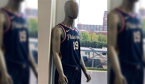 Um die marke auch in europa bekannter zu machen, läuft der französische hauptstadtklub in der saison. NBA - Das sind die neuen Trikots für die Saison 2019/20 ...