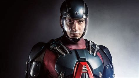 Arrow First Photo Of Brandon Routh In The Atom Costume Ign