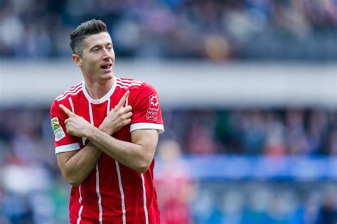 After two very successful seasons at lech poznan, he quickly became a top scorer in the polish league and moved to germany for borussia dortmund. Robert Lewandowski buduje restaurację na wodzie