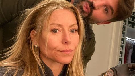 Kelly Ripa Without Makeup See Photos Of The Tv Star Bare