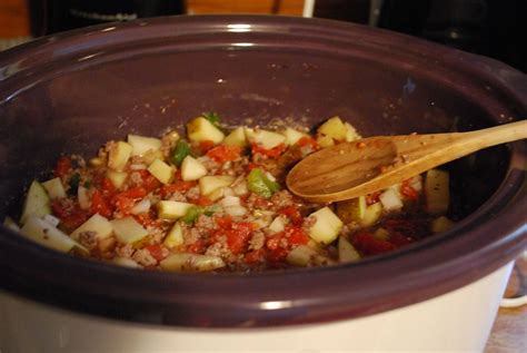 I have heard so many people say that they never use their crock pot in the warmer months, but i recently discovered how it actually. Crock Pot Cheeseburger Soup | Crockpot dishes ...