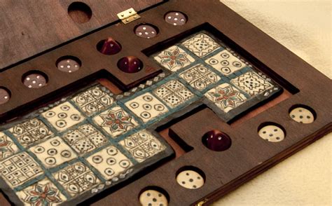 The game was popular across the middle east among people of all social strata and boards for playing it have been found at locations as far away from mesopotamia as crete and sri lanka. Real Juego Ur, Royal game of UR