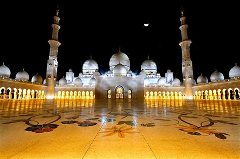 مسجد الشيخ زايد أكبر مساجد الإمارات العربية المتحدة المرسال