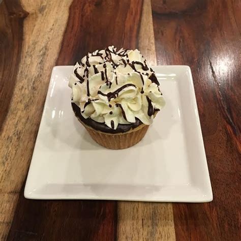 Your favorite cake made 10x easier! Boston Cream Cupcake #theyellowleaf | Boston cream ...