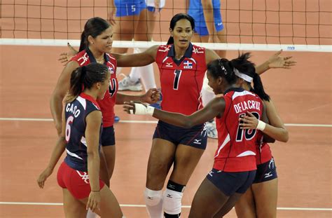 República dominicana ocupa dos tercios de la parte oriental de la isla, la cual comparte con la república de haití, y es la segunda isla más grande del caribe. VOLEIBOL DE REPUBLICA DOMINICANA VIAJA A PUERTO RICO ...