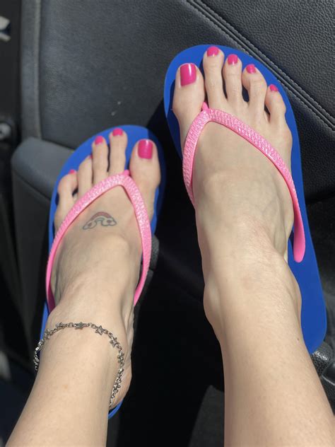 Hot Pink Toes With Matching Flip Flops 💕 Rfemaleflipflops