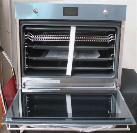 It has a 71 litre capacity, so you can fit multiple baking sheets at the same time. Smeg 60cm Thermoseal Multifunction Oven with LCD Display ...