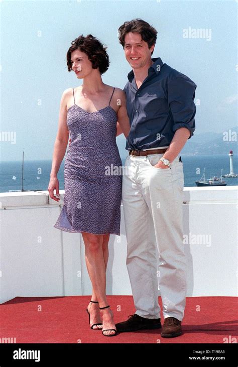 Cannes France 16 Mai 1998 Hugh Grant Acteur And Actrice Jeanne