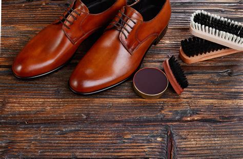 Nyc Shoe Shiner Is Making 4500week By Insulting Peoples Shoes On The