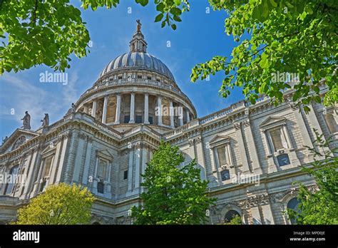 St Pauls Cathedral London Is Sir Christopher Wrens Architectural