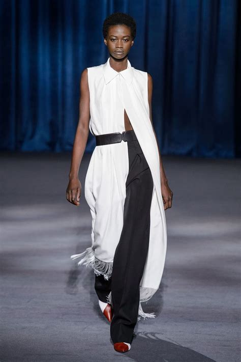 The Best Runway Looks At Paris Fashion Week Fall 2018 Fashion Paris