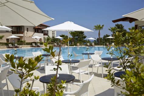 At aegean melathron hotel, you can feel that you are vacationing in a private zone away from the crowds. "Pool" Aegean Melathron Thalasso Spa Hotel (Kallithea ...