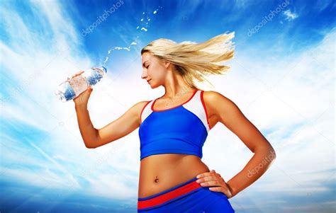 Young Woman Drinking Water After Fitness Exercise — Stock Photo