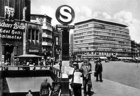 Potsdamer platz is one of the world's great success stories in urban renewal. Columbus Haus am Potsdamer Platz ca 1930 | WW II MUNDIAL