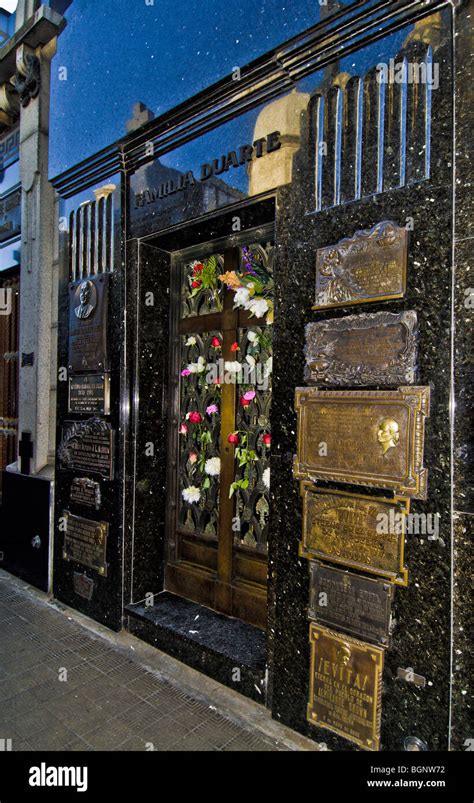 Tumba De Eva Perón En El Cementerio De La Recoleta Buenos Aires