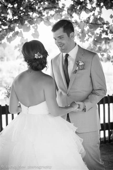 Hudson Valley Ny Wedding At Red Maple Vineyard © Sarah Tew Photography