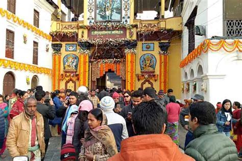 devotees throng pashupatinath temple on mahashivratri devotees throng pashupatinath temple on