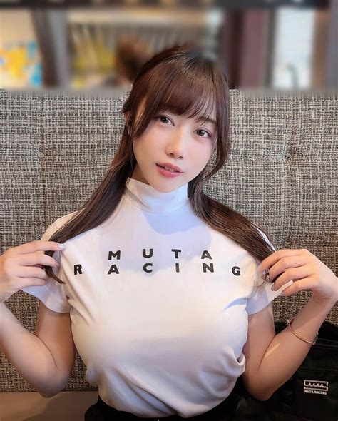 小湊優香さんのインスタグラム写真 小湊優香instagram 「 mutaracing wear で全身コーデ🤍🕊 上下ともさらっとした着心地で 梅雨時期や汗をかく季節に最適なアイテム