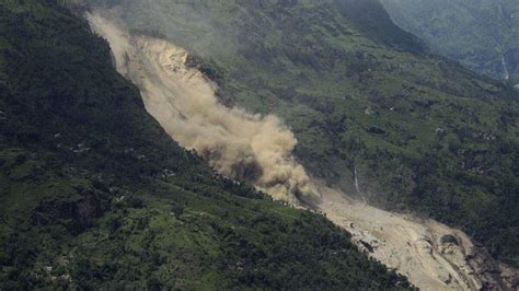 Nepal Landslide Kills 14 10 Missing As Rescue Workers Comb Wreckage News Khaleej Times