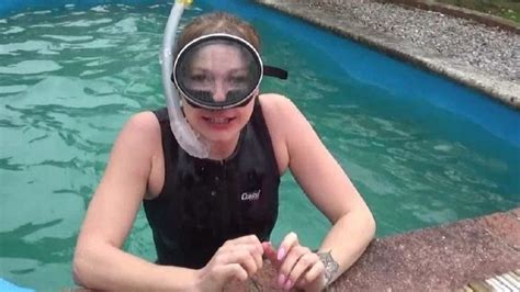 Kinky Splash Underwater Bj On Dildo In Wetsuit And Dive Mask