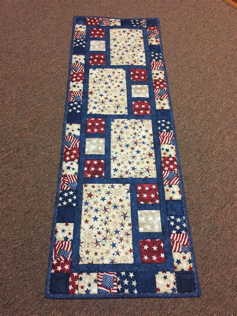 Patriotic Table Runner | Quilted table runners patterns, Table runner