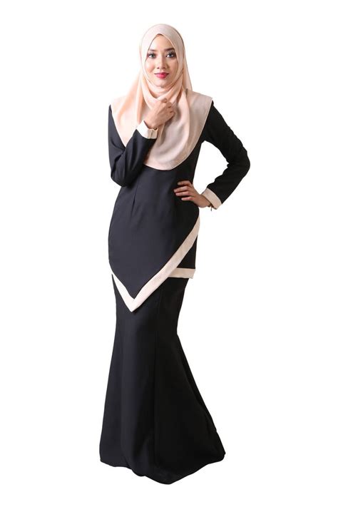 Gaun panjang ala oki setiana dewi kebanyakan memiliki detail hiasan pada bagian lengan dan bawah gaun, sehingga jika anda menggunakan hijab syar'i tetap akan detail gaun yang terlihat. 338 best Baju kurung images on Pinterest | Hijab fashion ...