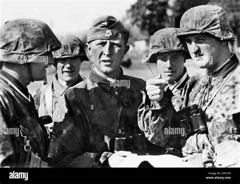 Les Soldats De La Waffen Ss Sur Le Front De Lest 1942 Photo Stock Alamy