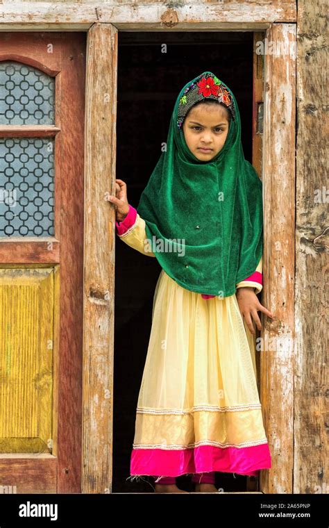Kashmiri Girl Dawar Village Gurez Bandipora Kashmir India Asia