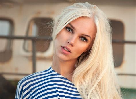 Dasha Snezhnaya Bio Fitness Models Biography Face Hair Beautiful