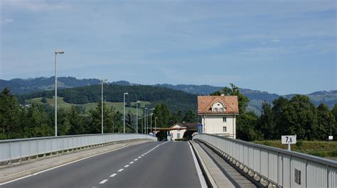 Neun grenzübergänge zu italien geschlossen. Massiver Stau an der Grenze zu Deutschland - vorarlberg.ORF.at